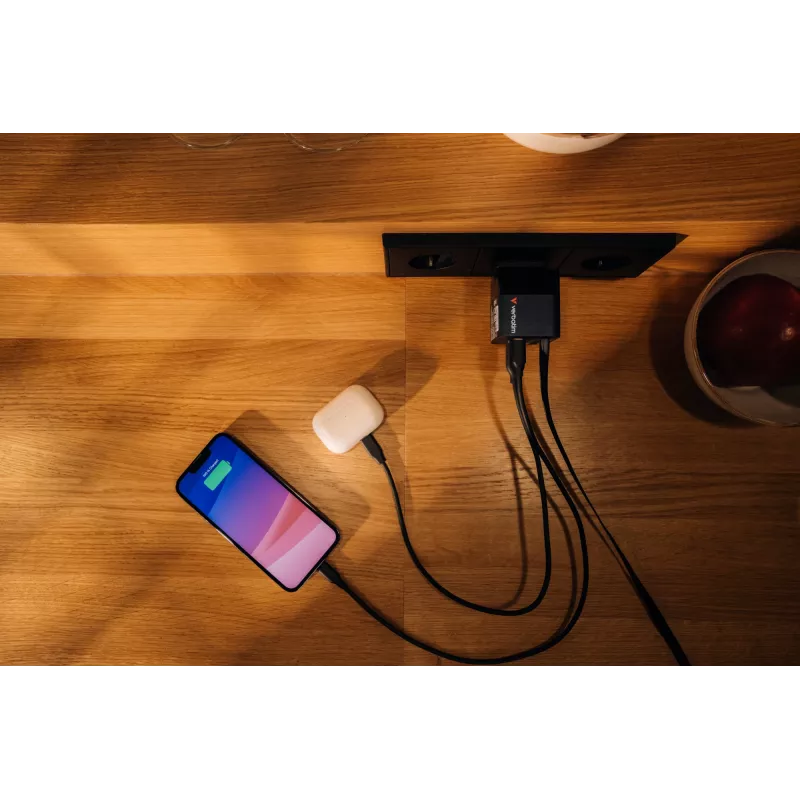 Verbatim GaN Charger 65W 2 Port wysuwany kabel wyświetlacz wtyczki US z adapterami EU i UK