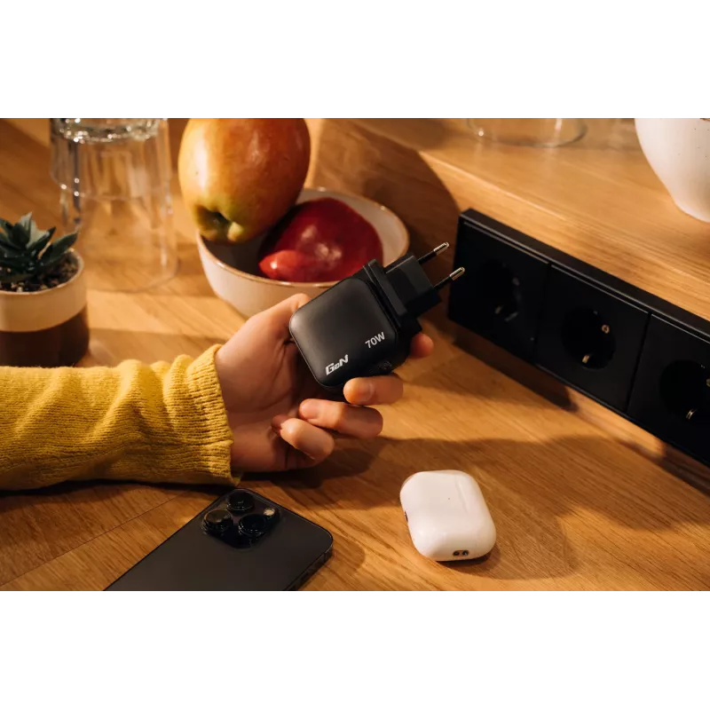 Mini ładowarka GaN Verbatim 70 W 3 porty wtyczka US z adapterami EU i UK