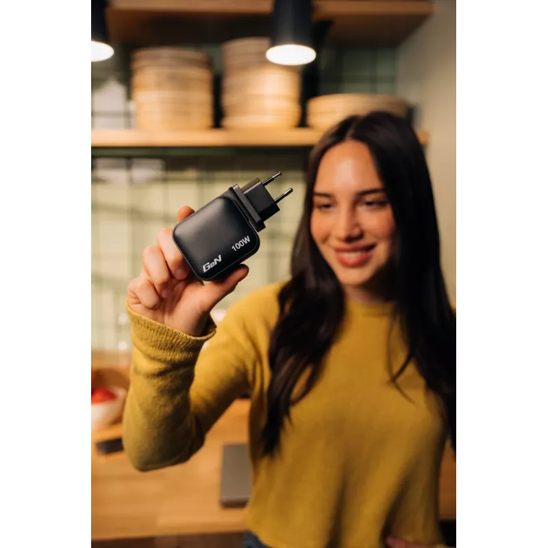 Mini ładowarka Verbatim GaN 100 W 4 porty wtyk US z adapterami EU i UK