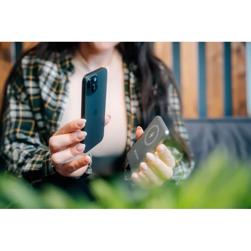 Verbatim Charge 'n' Go Magnetic Wireless Power Bank 5000mAh Szary