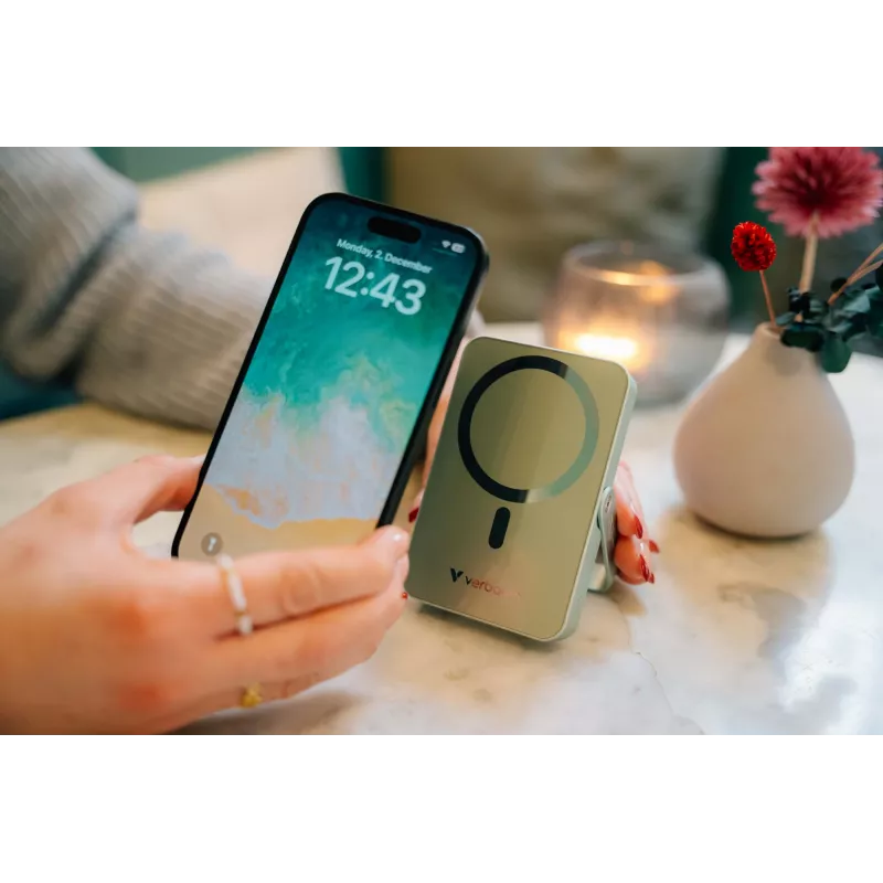 Verbatim Charge 'n' Go Magnetyczny bezprzewodowy powerbank z podstawką - 10000 mAh Różowy