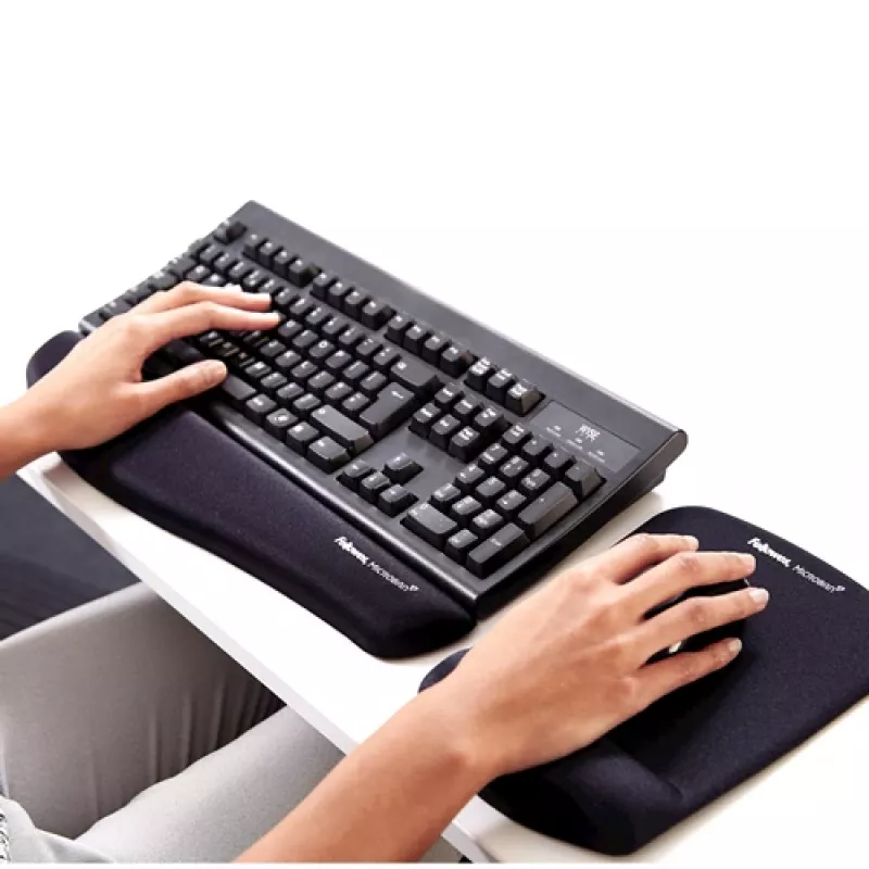 Fellowes mysz Mat Wrist Support - PlushTouch mysz Pad with Non Slip Rubber Base & Antibacterial Protection - Ergonomic mysz Mat for Computer, Laptop, Home Office Use - Czarny