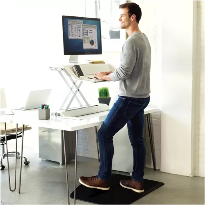 Fellowes Mata antyzmęczeniowa do stania - ActiveFusion Ergonomiczna mata do biurka siedząco-stojącego do użytku w pracy lub w domu - Wys. 8,9 x Szer. 95,5 x Gł. 61 cm - Czarna