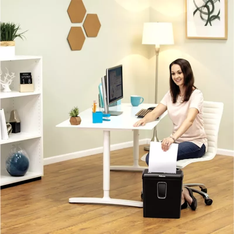 Niszczarka Fellowes Powershred P-30C, cięcie poprzeczne, 22 cm, czarna