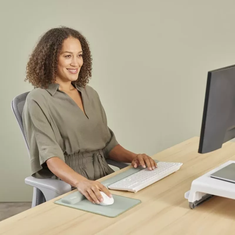 Podkładka pod nadgarstek Fellowes Breyta Palm Rest z ochroną antybakteryjną Ergonomiczne wsparcie nadgarstka Sage