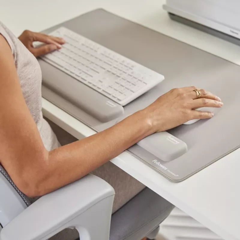 Fellowes Wrist Rest Breyta Palm Rest z ochroną antybakteryjną Ergonomiczna podpórka pod nadgarstek Piaskowy