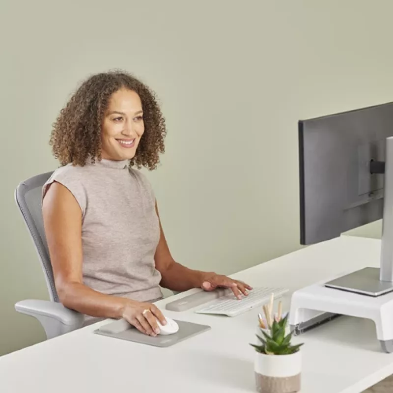 Podkładka pod nadgarstek do klawiatury Fellowes Breyta Compact – ergonomiczne wsparcie z ochroną antybakteryjną, piaskowa