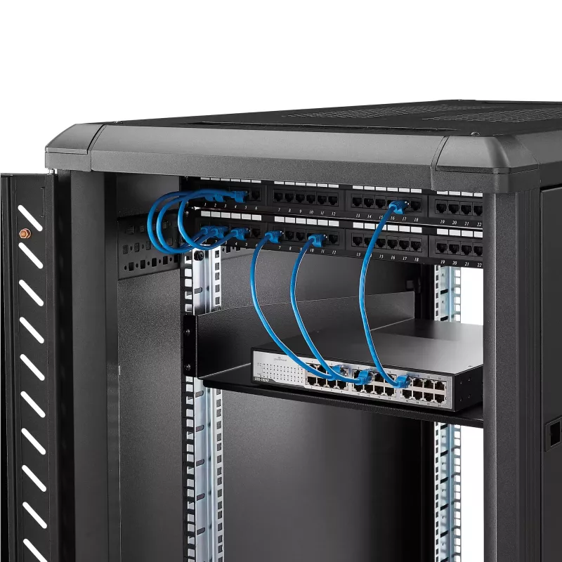 StarTech.com Półka serwerowa 2U do szafy rack – Uniwersalna półka wspornikowa do montażu w szafie 19-calowej na sprzęt sieciowy i szafę rack – Wytrzymała stal – Udźwig 50 funtów/23 kg – Głębokość tacki 22 cale, czarna