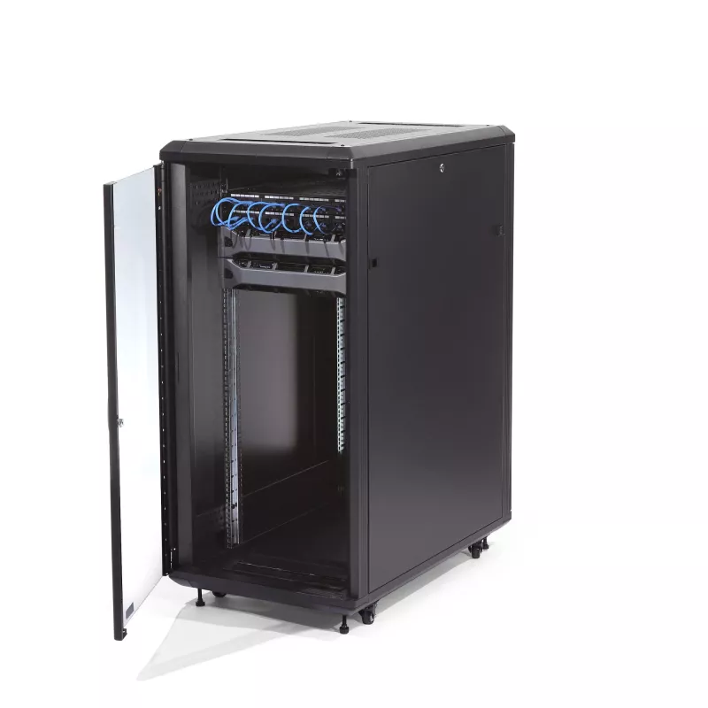 StarTech.com 4-słupkowa szafa rack 32U, zamykana na klucz szafa rack 19 cali na sprzęt komputerowy / AV / IT, szafa sieciowa do biura / domu z kółkami i regulowanymi szynami montażowymi