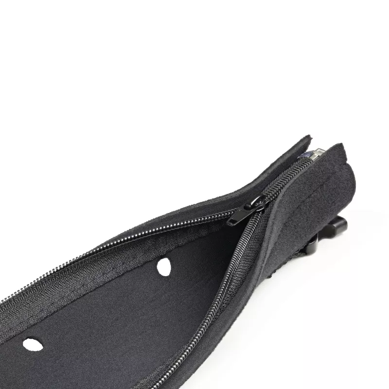 StarTech.com 40-calowy (1m) neoprenowy rękaw do zarządzania kablami z zamkiem błyskawicznym i klamrą - średnica 1,2 cala (3cm) - osłona/organizator kabli zasilających/sieciowych/AV do komputera/PC - elastyczny organizer kabli - czarny
