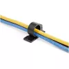 StarTech.com 100 samoprzylepnych klipsów do zarządzania kablami czarnych - organizer kabli sieciowych/Ethernet/do biurka/komputera - lepkie uchwyty na kable/przewody - nylonowe samoprzylepne zaciski z klasą ognioodporności UL/94V-2