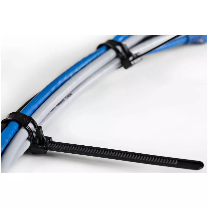StarTech.com 10 cali (25 cm) opaski kablowe wielokrotnego użytku - szerokość 1/4 cala (7 mm), średnica wiązki 2-1/2 cala (65 mm), wytrzymałość na rozciąganie 50 funtów (22 kg), opaski nylonowe rozpinane, wewnętrzne/zewnętrzne, 94V-2/UL, 100 sztuk - czarne
