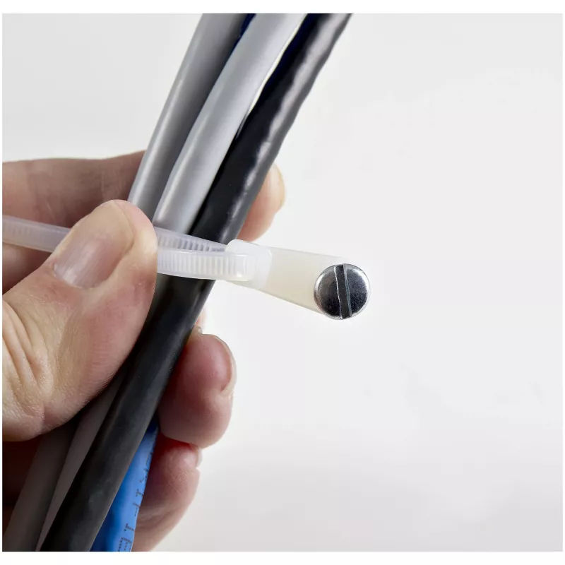 StarTech.com 6 cali (15cm) Opaski kablowe z otworem montażowym - szer. 1/8 cala (3mm), średnica wiązki 1-1/2 cala (40mm), wytrzymałość na rozciąganie 40lb (18kg), nylon 66, opaski samozaciskowe z otworem na śrubę, certyfikat UL, opakowanie 100 szt.