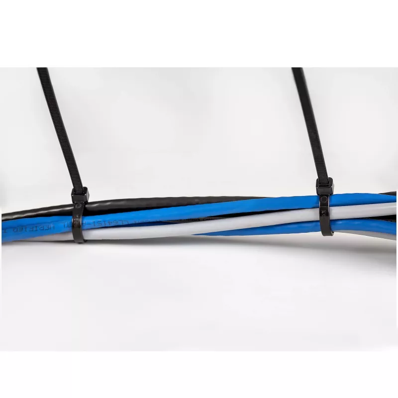 StarTech.com 8-calowe (20 cm) opaski kablowe - szerokość 1/8 cala (4 mm), średnica wiązki 2-1/8 cala (55 mm), wytrzymałość na rozciąganie 50 funtów (22 kg), nylonowe samozaciskowe opaski zaciskowe z zakrzywioną końcówką - 94V-2/UL, 100 szt. - czarne