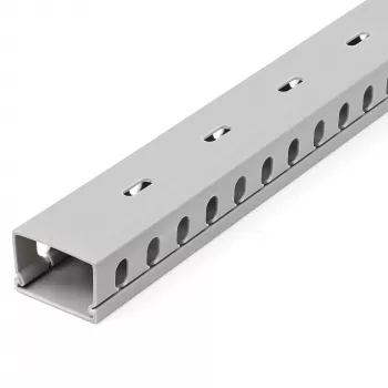 StarTech.com Korytko kablowe z otwartymi szczelinami i pokrywą, 1-1/2 cala (38 mm) szer. x 1 cal (25 mm) wys. - długość 6,5 stopy (2 m) - 1/4 cala (8 mm) szczeliny, PVC ukrywacz kabli sieciowych/ścienny kanał na przewody, maks. 20 kabli, certyfikat UL