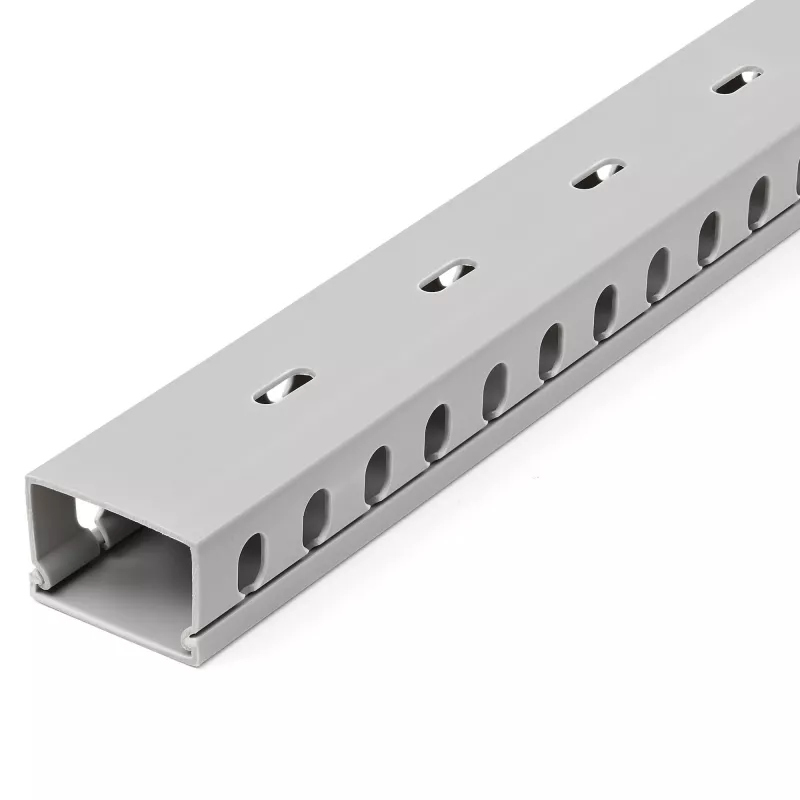 StarTech.com Korytko kablowe z otwartymi szczelinami i pokrywą, 1-1/2 cala (38 mm) szer. x 1 cal (25 mm) wys. - długość 6,5 stopy (2 m) - 1/4 cala (8 mm) szczeliny, PVC ukrywacz kabli sieciowych/ścienny kanał na przewody, maks. 20 kabli, certyfikat UL