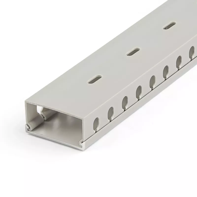 StarTech.com Koryto kablowe z pokrywą, otwarte szczeliny, 2 inch(50mm)W x 1 inch(25mm)H - długość 6.5ft(2m) - szczeliny 1/4 inch(8mm), PVC, ukrycie kabli sieciowych/kanał naścienny, maks. 25 kabli, UL Listed