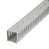 StarTech.com Listwa kablowa z otwartymi szczelinami z pokrywą, 2 cale (50 mm) szer. x 2 cale (50 mm) wys. - długość 6,5 stopy (2 m) - szczeliny 1/4 cala (8 mm), Ukrywacz kabli sieciowych / kanał kablowy ścienny z PVC, maks. 80 kabli, wymieniony w wykazie UL