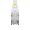 StarTech.com 2m kabel Ethernet CAT6a – biały – niskodymny bezhalogenowy (LSZH) – 10GbE 500MHz 100W PoE++ zaczepy RJ-45 bez zaczepów z odciążkami przewód sieciowy S/FTP