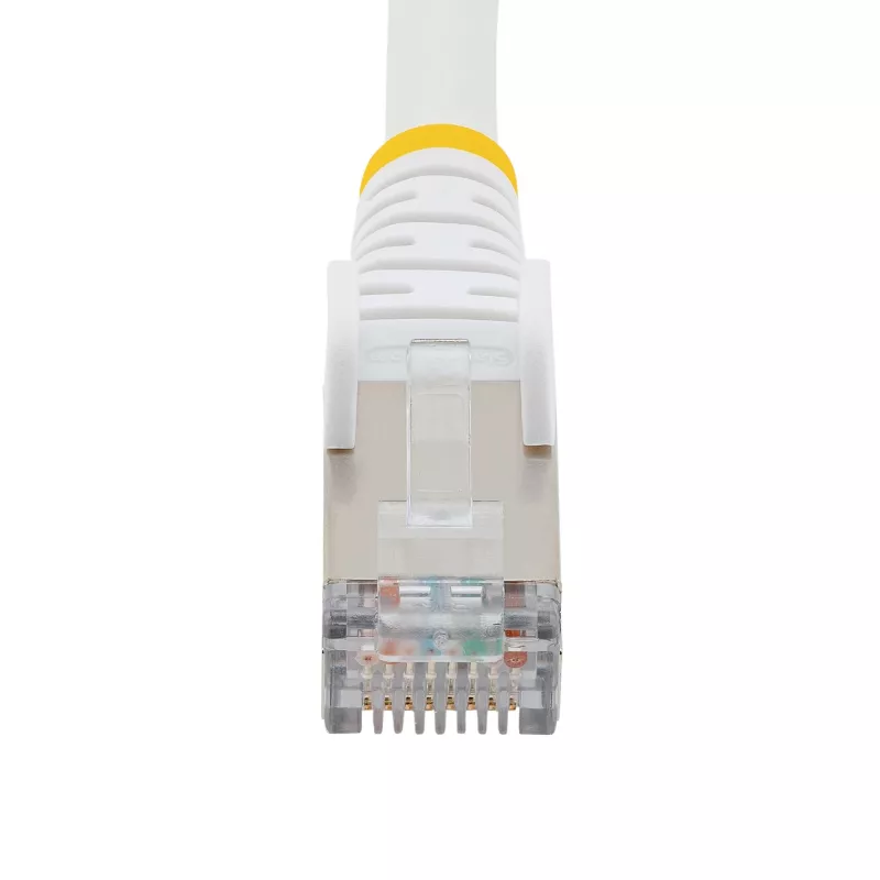StarTech.com 7.5m przewód Ethernet Cat6a - Biały - Bezhalogenowy o niskim wydzielaniu dymu (LSZH) - 10GbE 500MHz 100W PoE++ bezzaczepowe RJ-45 z odstresownikami S/FTP kabel krosowy sieciowy