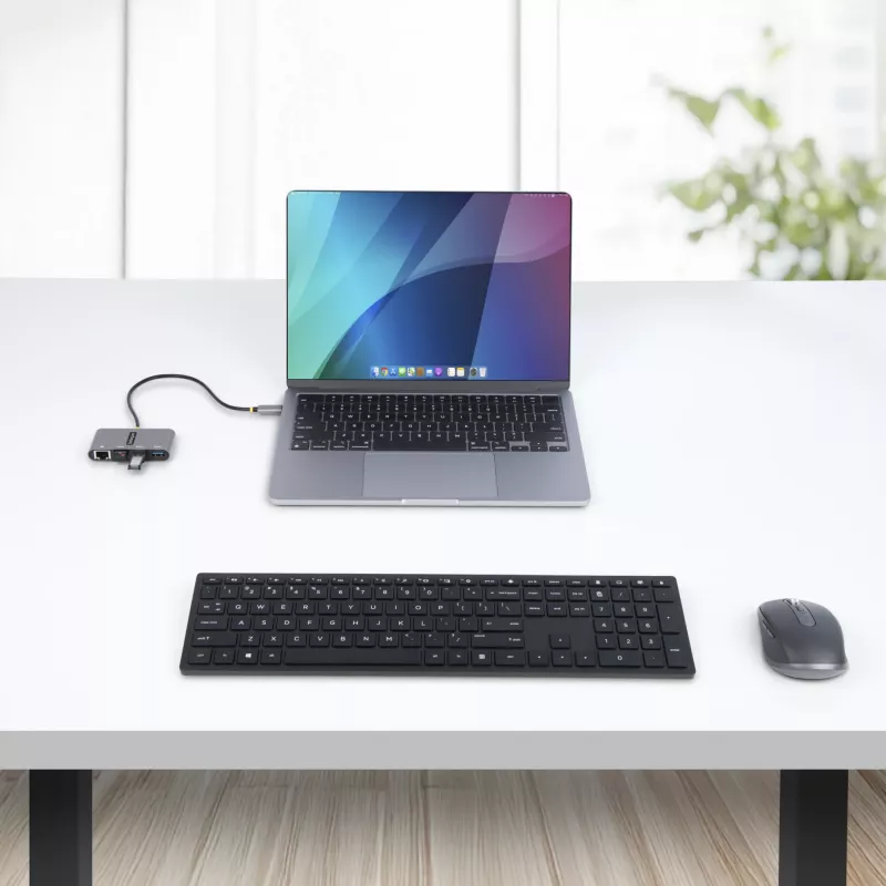 StarTech.com 3-portowy hub USB-C z Ethernetem - 3x USB-A - Gigabit Ethernet - USB 3.0 5 Gb/s - zasilany z magistrali - wbudowany kabel hosta USB-C o długości 30 cm - GbE - przenośny hub USB-C na USB-A