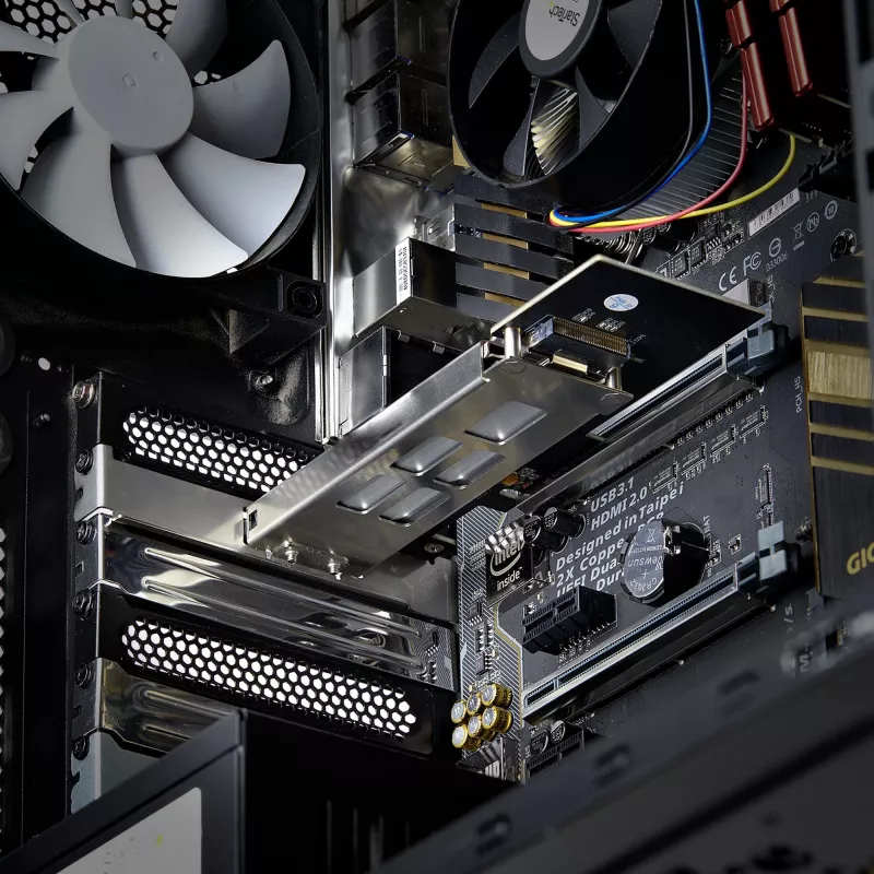 StarTech.com M.2 NVMe SSD do PCIe x4 Mobilna kieszeń/Backplane z wyjmowaną tacką do gniazda rozszerzeń PCI Express, beznarzędziowa instalacja, zatoka na napęd z hot-swap PCIe 4.0/3.0, zamek na klucz - 2 klucze w zestawie