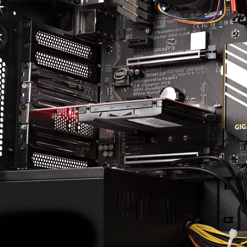 Karta adaptera StarTech.com U.3 na PCIe, adapter PCIe 4.0 x4 dla 2,5-calowych dysków SSD U.3 NVMe, karta dodatkowa PCI Express SFF-TA-1001 do komputerów stacjonarnych/serwerów, zgodna z TAA – niezależna od systemu operacyjnego