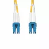 StarTech.com 30m (98,4 stopy) kabel światłowodowy jednomodowy dupleksowy LC na LC (UPC) OS2, 9/125µm, 100G, niewrażliwy na zginanie, niska tłumienność wtrąceniowa – zworka światłowodowa LSZH