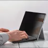 Filtr prywatności StarTech.com 4-kierunkowy 12,4 inch do Surface Laptop Go 1/2/3, orientacja pionowa/pozioma, kompatybilny z dotykiem, kąt widzenia +/- 30°, redukcja światła niebieskiego, wykończenie matowe