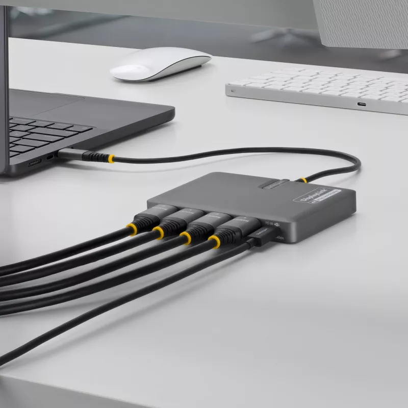 StarTech.com USB-C do adaptera stacji roboczej z czterema monitorami, 4K 60Hz HDMI, 140W PD Passthrough do ładowania laptopa, port USB do bezprzewodowej klawiatury / myszy, TAA