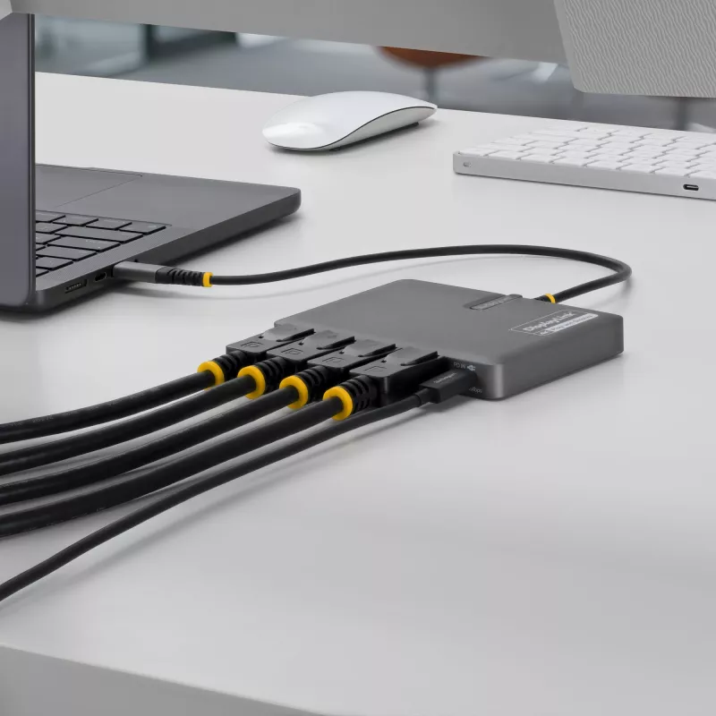 StarTech.com Adapter stacji roboczej USB-C do czterech monitorów, 4K 60 Hz DisplayPort, zasilanie przelotowe PD 140 W do ładowania laptopa, port USB dla klawiatury/myszy bezprzewodowej, TAA