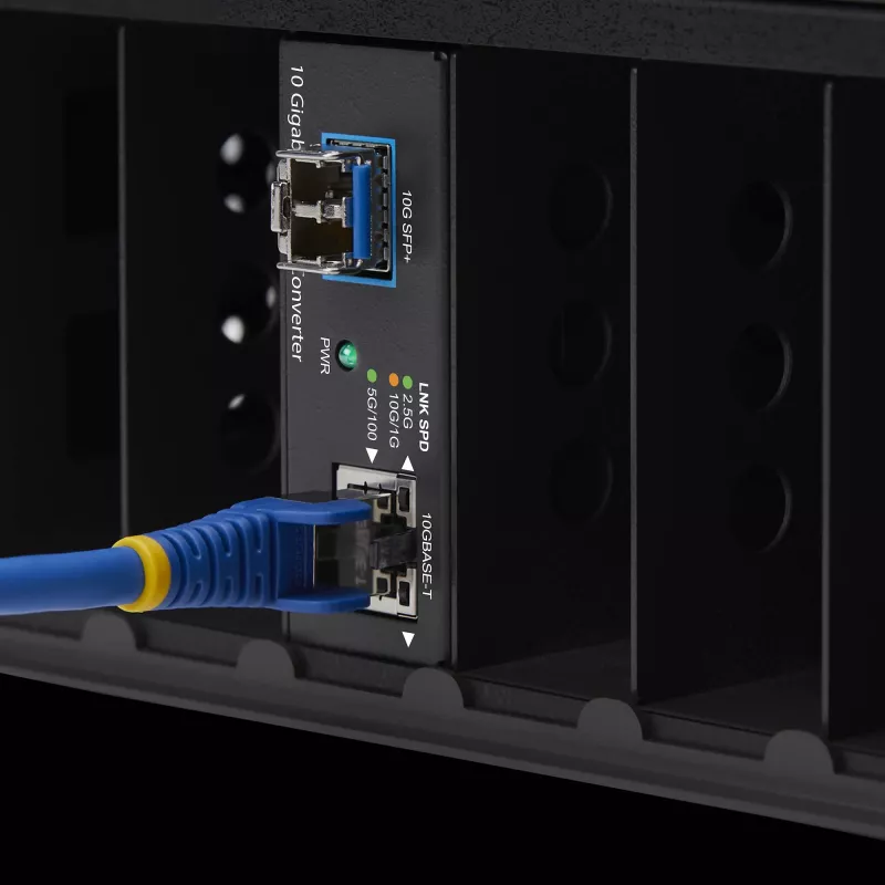 StarTech.com 10GbE Multi-Gigabit otwarty konwerter mediów SFP+ na światłowód, 10G/5G/2.5G/1G/100M, miedź na 10GBASE-X SFP+, jednomodowy, wielomodowy, 16K Jumbo Frames, TAA