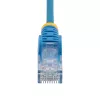 StarTech.com 7 m niebieski cienki kabel Ethernet cienki CAT6, Snagless, 100W PoE, UTP, LSZH, 28AWG czysta miedź, cienki przewód krosowy sieciowy RJ45 z odciążkami, testowany indywidualnie