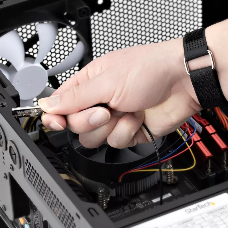 StarTech.com Antistatic Wrist Strap with Grounding kabel, ESD Safe Band with 5ft / 1.5m Detachable Cord, Prevent Electrostatic Discharge, Adjustable Fit, TAA