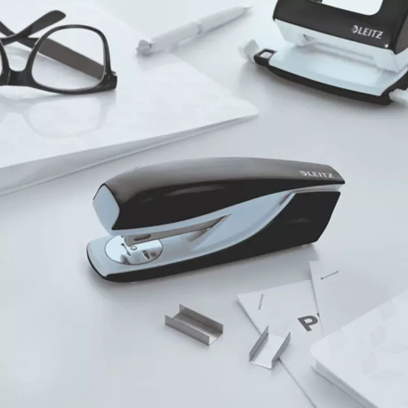Leitz Zszywacz WOW 5502 Metal 30 arkuszy, 30 arkuszy, Czarny, P3, Metal, Tworzywo sztuczne, 80 g/m², 4 cm