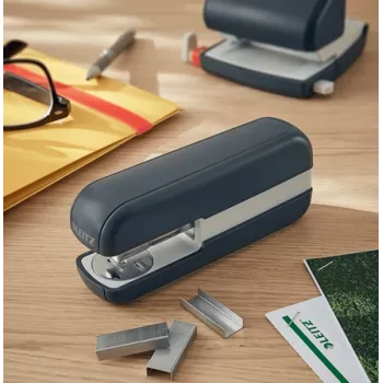 Leitz Cosy Stapler 30 arkuszy, 30 arkuszy, Czarny, Standardowe zszywanie, 24/6, Metal, Tworzywo sztuczne, 80 g/m²