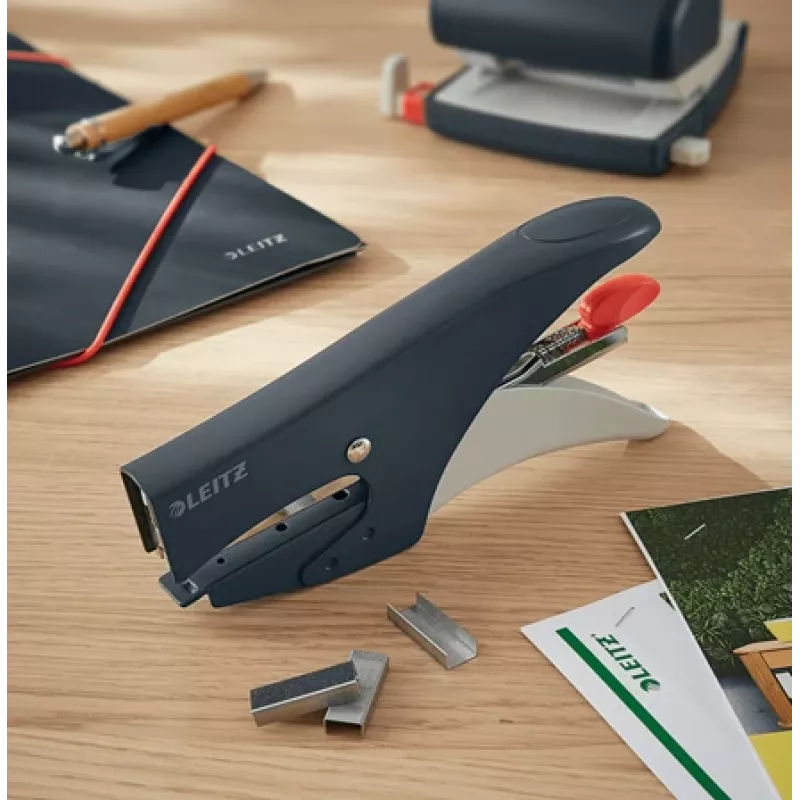 Leitz 56450089 zszywacz Płaskie zszywanie Czarny