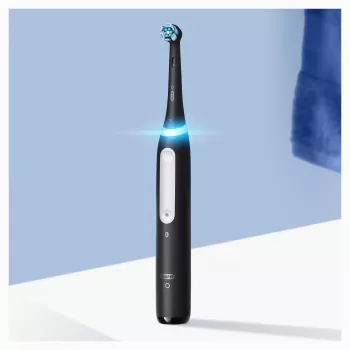 Szczoteczka obrotowa dla dorosłych Oral-B iO 4 Czarna