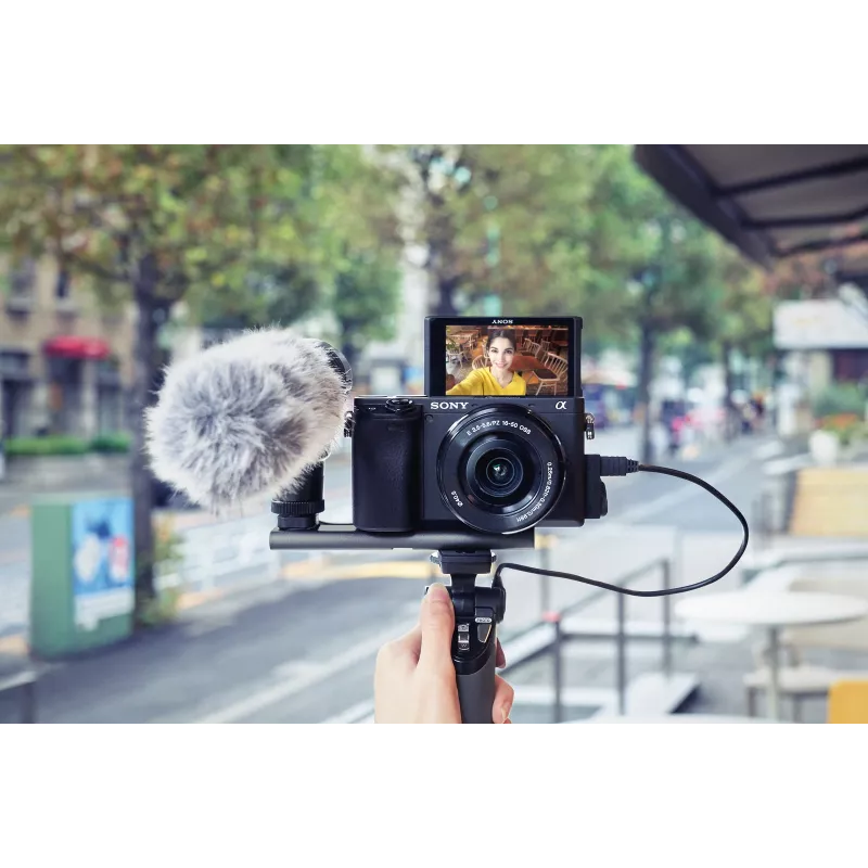 Sony α 6400 + SEL18135 MILC 24.2 MP CMOS 6000 x 4000 pikseli Czarny