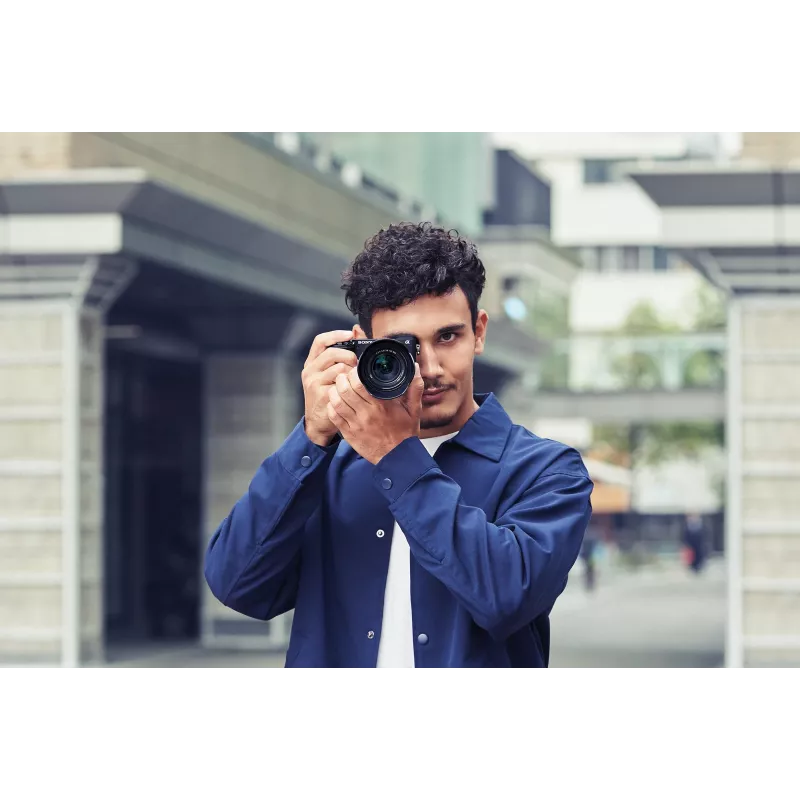 Sony α 6400 + SEL18135 MILC 24.2 MP CMOS 6000 x 4000 pikseli Czarny