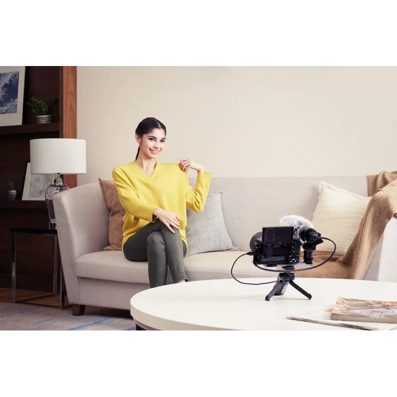 Sony α 6400 + SEL18135 MILC 24.2 MP CMOS 6000 x 4000 pikseli Czarny