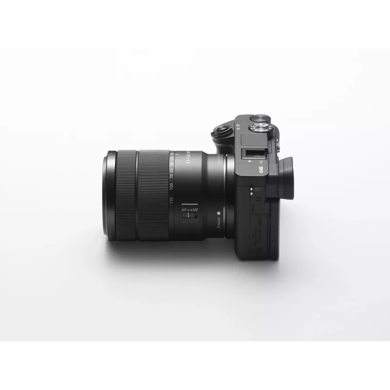 Sony α 6400 + SEL18135 MILC 24.2 MP CMOS 6000 x 4000 pikseli Czarny