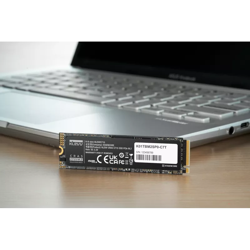 Klevv CRAS C715 512 GB M.2 PCI Express 3.0 NVMe 3D TLC NAND