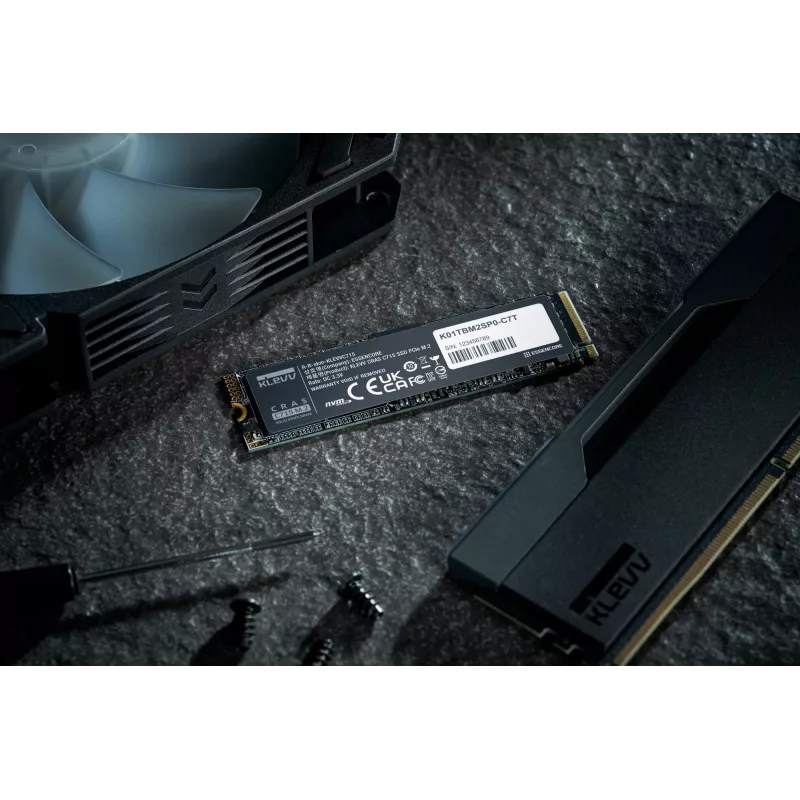 Klevv CRAS C715 512 GB M.2 PCI Express 3.0 NVMe 3D TLC NAND