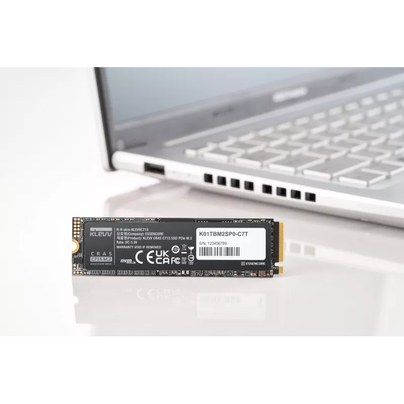Klevv CRAS C715 512 GB M.2 PCI Express 3.0 NVMe 3D TLC NAND