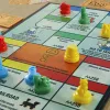 Monopoly Knockout – rodzinna gra towarzyska, szybkie gry planszowe dla wieku 8+, 2–8 graczy, 20 min.