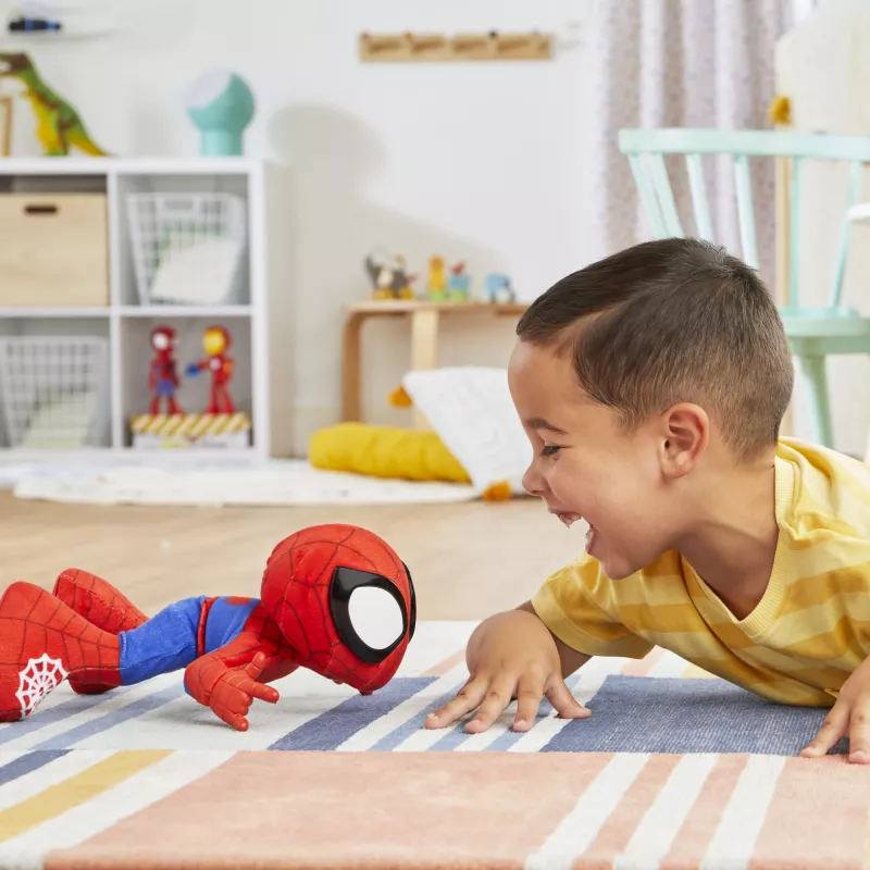 Marvel Spidey i Super-kumple Dance 'N Crawl Spidey, interaktywna pluszowa zabawka z muzyką i dźwiękami