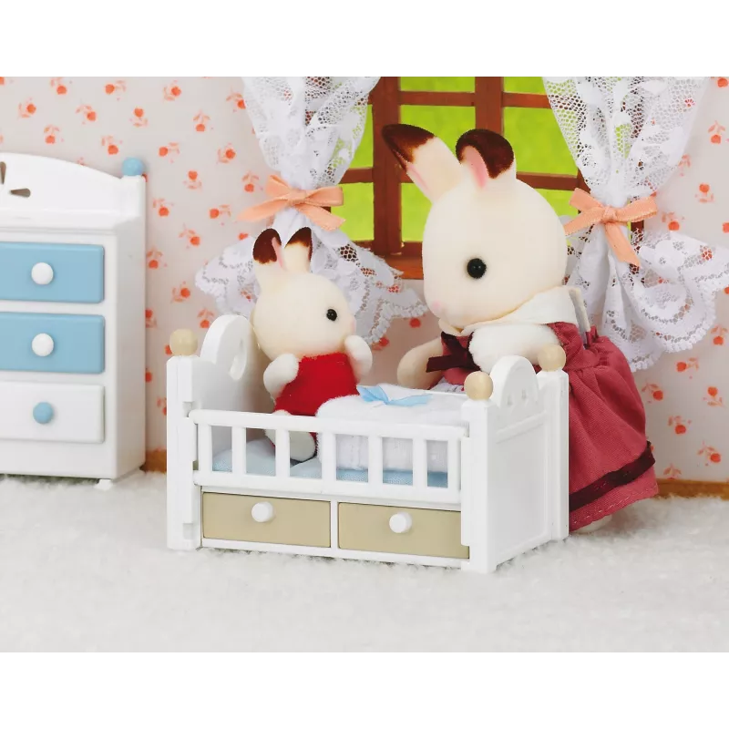 Sylvanian Families Zestaw Króliczka Czekoladowego (Łóżeczko dla niemowlaka), 3 lat(a), Wielokolorowy, Polistyren, Plastik
