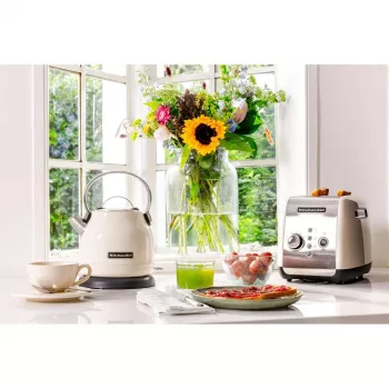 KitchenAid 5KEK1222EAC czajnik elektryczny 1,25 L 2200 W czarny, kremowy, stal nierdzewna