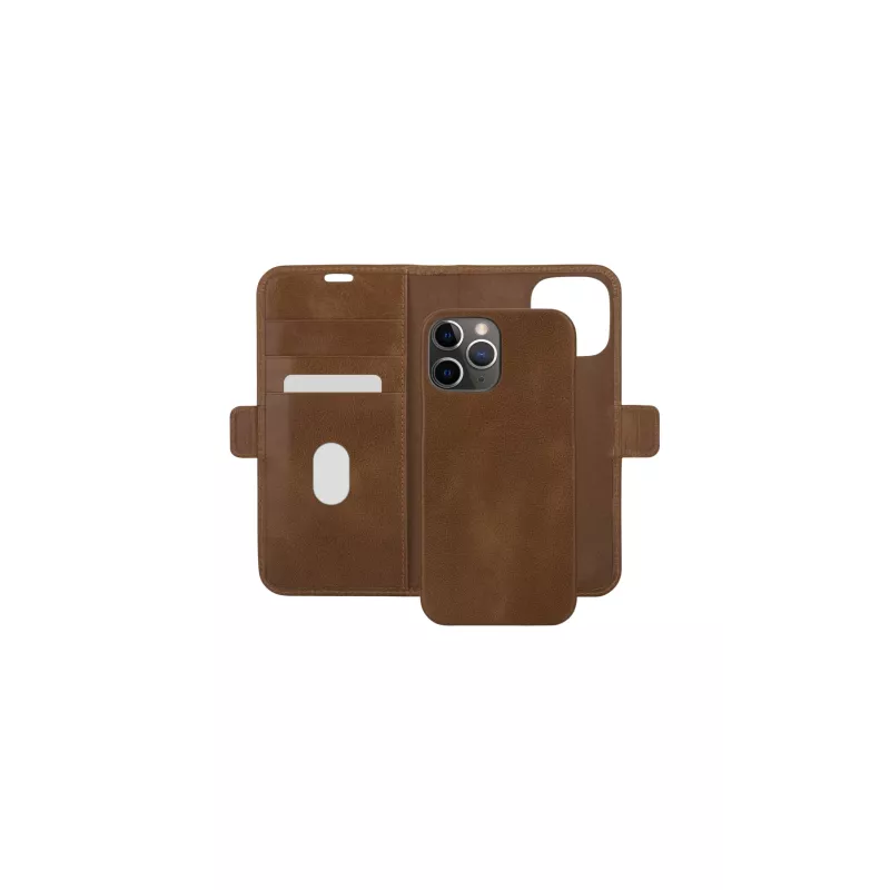 Etui portfelowe dbramante1928 Lynge do iPhone 13 Pro Max — Tan, 3 kieszenie na karty, ekran 6,7 cala